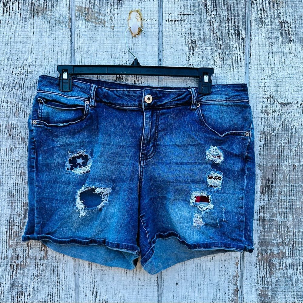 Maurices Distressed Denim Jean Shorts Size 20 Plus High Rise Blue Cutoff